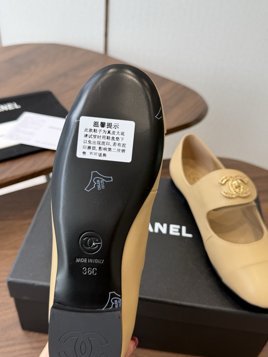 CHANEL 香奈儿 26ss 圆头 金属扣玛丽珍 单鞋 第一眼看上就被种草了根据天气变化自由穿搭!套上袜套春夏秒变可 CHANEL 香奈儿 26ss 圆头 金属扣玛丽珍 单鞋 第一眼看上就被种草了根据天气变化自由穿搭!套上袜套春夏秒变可