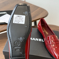 Chanel26SS早春新款方头平底单鞋 经典方头鞋型自带复古高级感,拼色设计瞬间点亮整体造型,把香奈儿的品牌辨识度拉满 Chanel26SS早春新款方头平底单鞋 经典方头鞋型自带复古高级感,拼色设计瞬间点亮整体造型,把香奈儿的品牌辨识度拉满