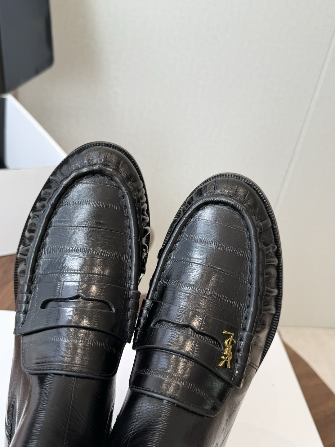 (⚠️官网同步✈️盒包装) YSL Yves Saint Laurent (杨树林)大爆款情侣 樂福鞋小牛皮制造 平 (⚠️官网同步✈️盒包装) YSL Yves Saint Laurent (杨树林)大爆款情侣 樂福鞋小牛皮制造 平
