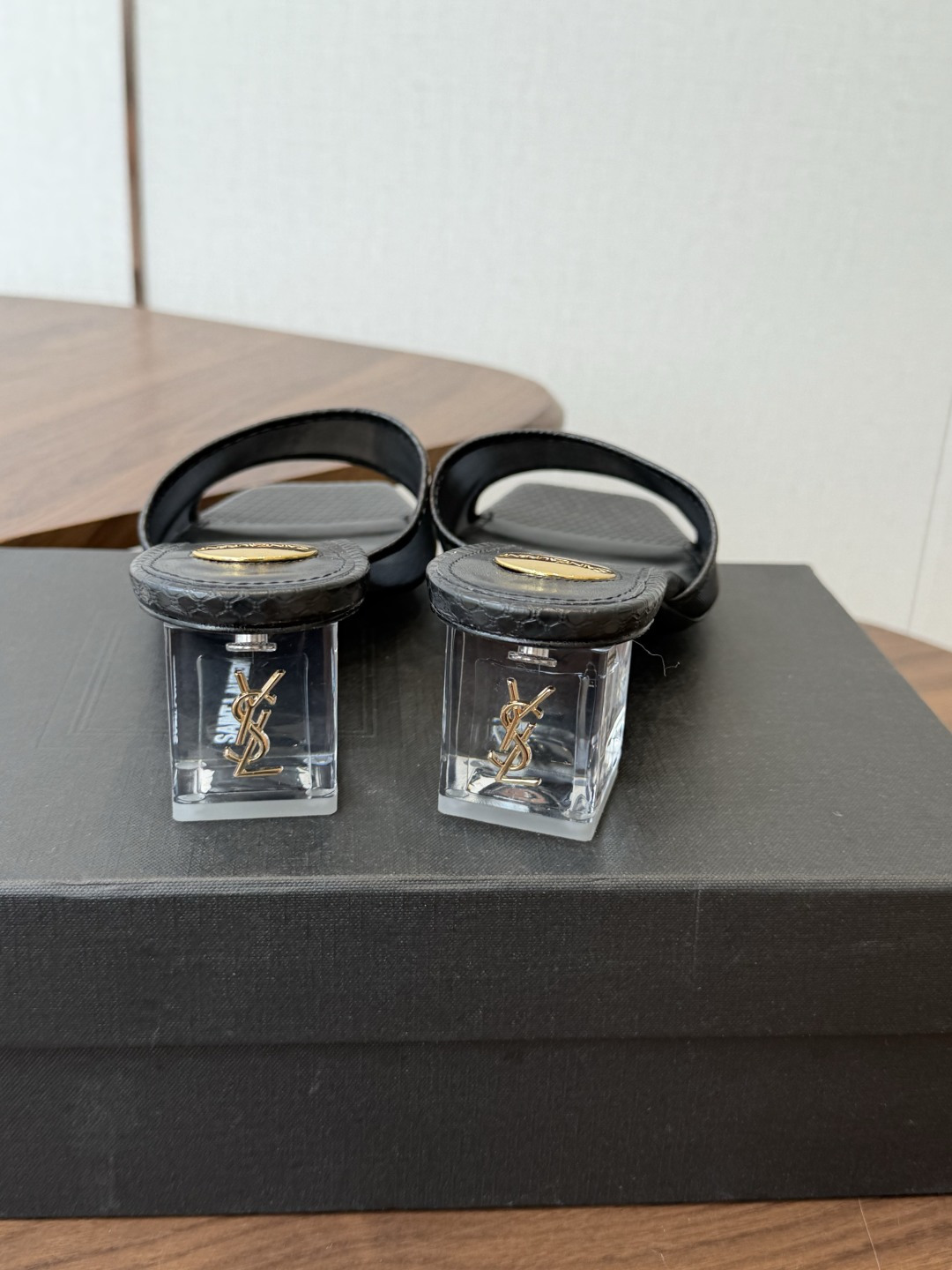 Saint Laurent / 圣罗兰LeeYSL 26ss姐姐的美丽尤物又是人间圣罗兰 Rose同款的高跟鞋凉鞋拖鞋化