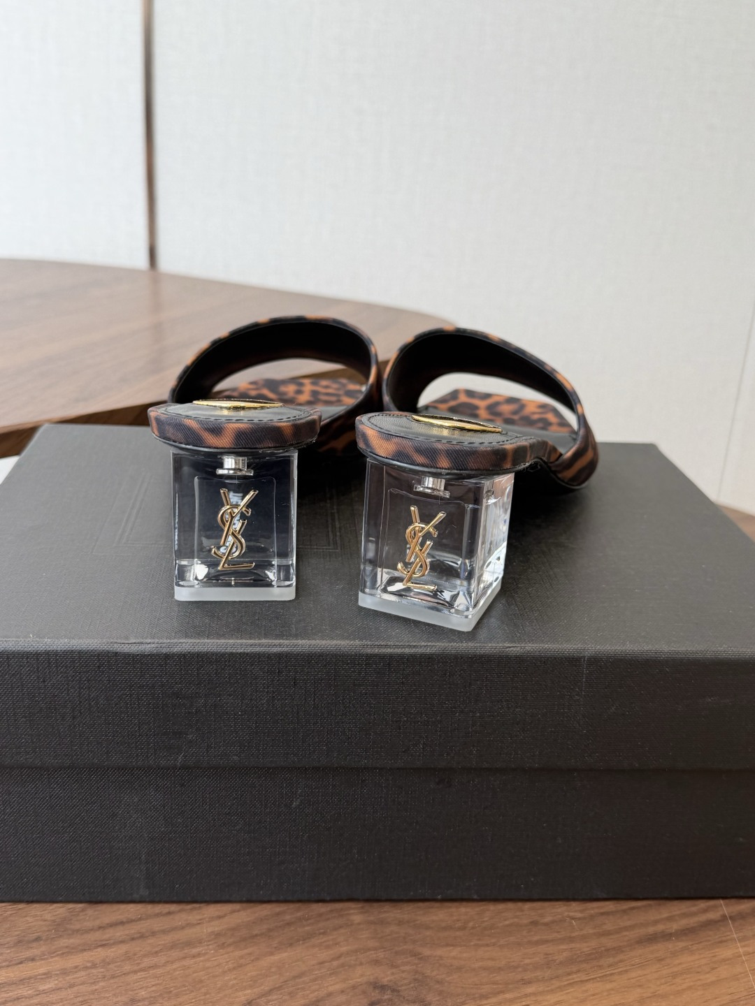 Saint Laurent / 圣罗兰LeeYSL 26ss姐姐的美丽尤物又是人间圣罗兰 Rose同款的高跟鞋凉鞋拖鞋化