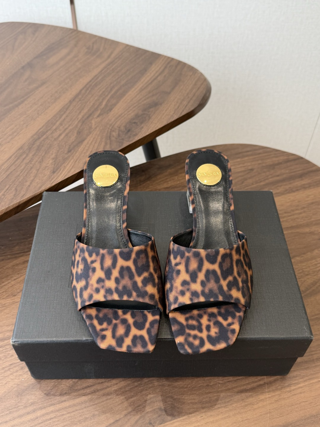 Saint Laurent / 圣罗兰LeeYSL 26ss姐姐的美丽尤物又是人间圣罗兰 Rose同款的高跟鞋凉鞋拖鞋化