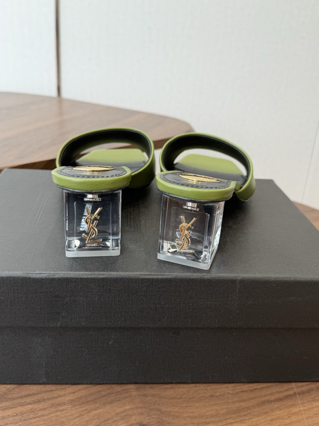 Saint Laurent / 圣罗兰LeeYSL 26ss姐姐的美丽尤物又是人间圣罗兰 Rose同款的高跟鞋凉鞋拖鞋化