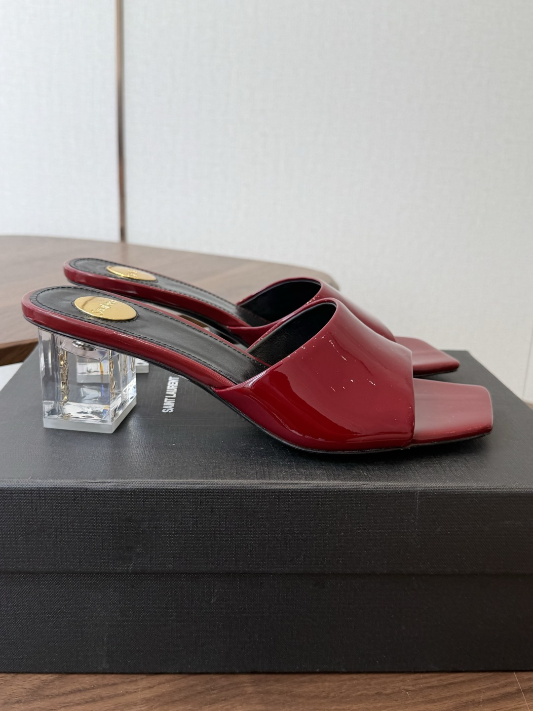 Saint Laurent / 圣罗兰LeeYSL 26ss姐姐的美丽尤物又是人间圣罗兰 Rose同款的高跟鞋凉鞋拖鞋化 Saint Laurent / 圣罗兰LeeYSL 26ss姐姐的美丽尤物又是人间圣罗兰 Rose同款的高跟鞋凉鞋拖鞋化