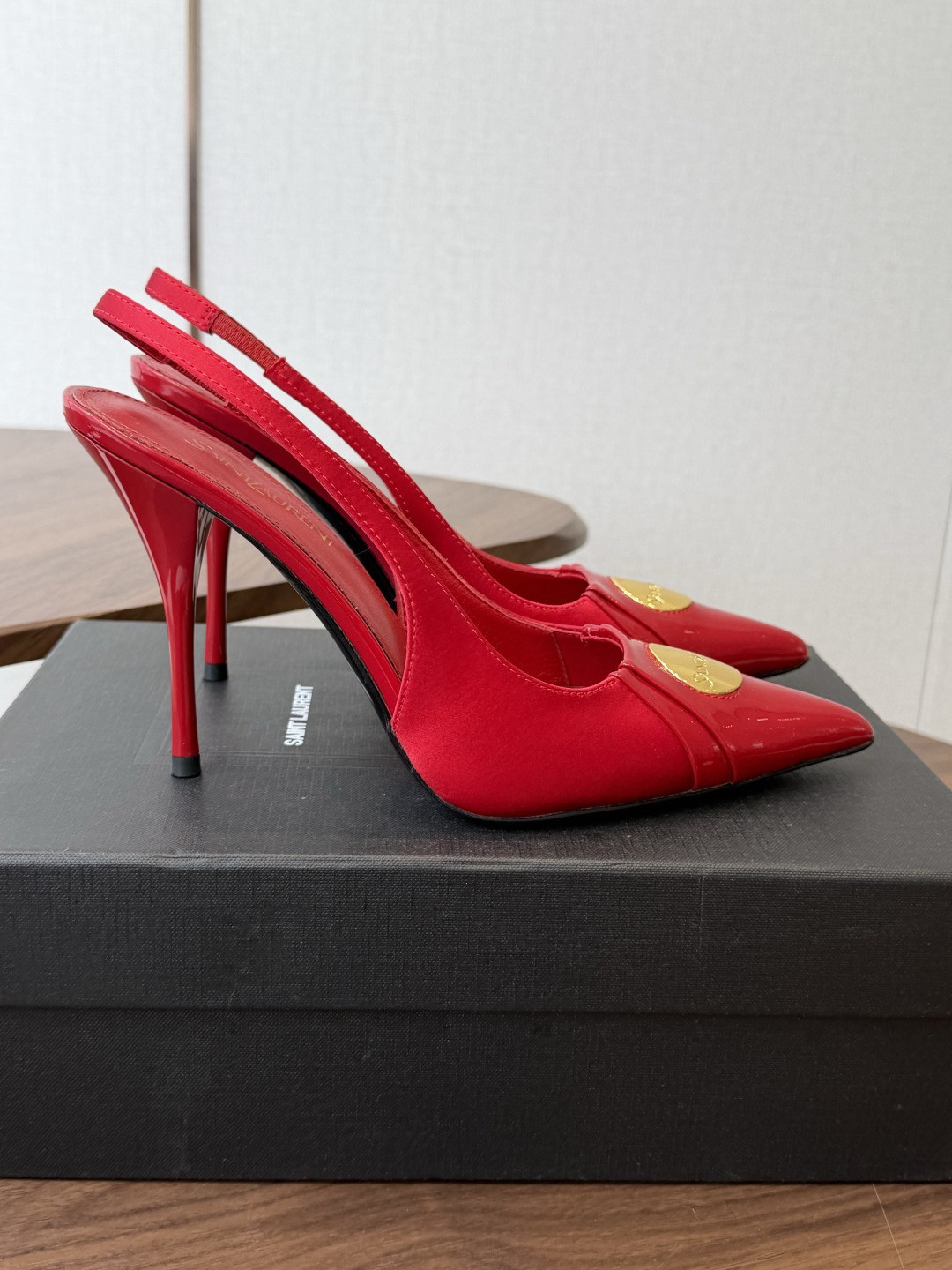 Saint Laurent / 圣罗兰LeeYSL姐姐的美丽尤物又是人间圣罗兰 Rose同款的高跟鞋凉鞋拖鞋化很好修饰脚 Saint Laurent / 圣罗兰LeeYSL姐姐的美丽尤物又是人间圣罗兰 Rose同款的高跟鞋凉鞋拖鞋化很好修饰脚