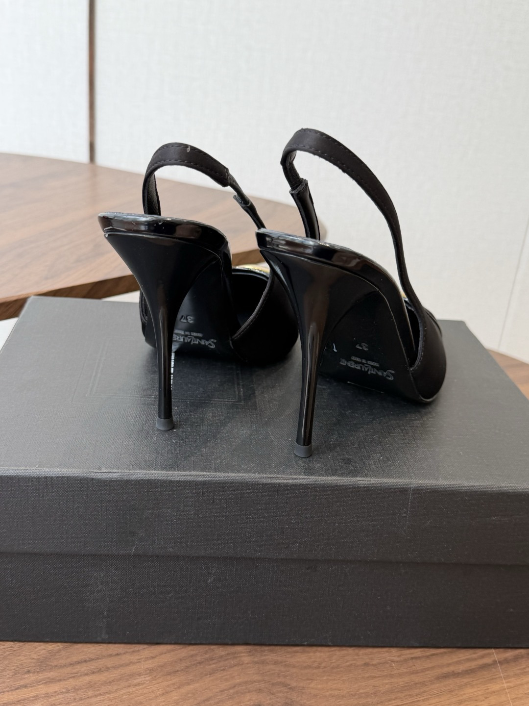 Saint Laurent / 圣罗兰LeeYSL姐姐的美丽尤物又是人间圣罗兰 Rose同款的高跟鞋凉鞋拖鞋化很好修饰脚 Saint Laurent / 圣罗兰LeeYSL姐姐的美丽尤物又是人间圣罗兰 Rose同款的高跟鞋凉鞋拖鞋化很好修饰脚