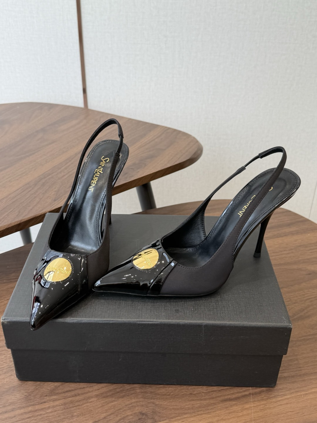 Saint Laurent / 圣罗兰LeeYSL姐姐的美丽尤物又是人间圣罗兰 Rose同款的高跟鞋凉鞋拖鞋化很好修饰脚 Saint Laurent / 圣罗兰LeeYSL姐姐的美丽尤物又是人间圣罗兰 Rose同款的高跟鞋凉鞋拖鞋化很好修饰脚