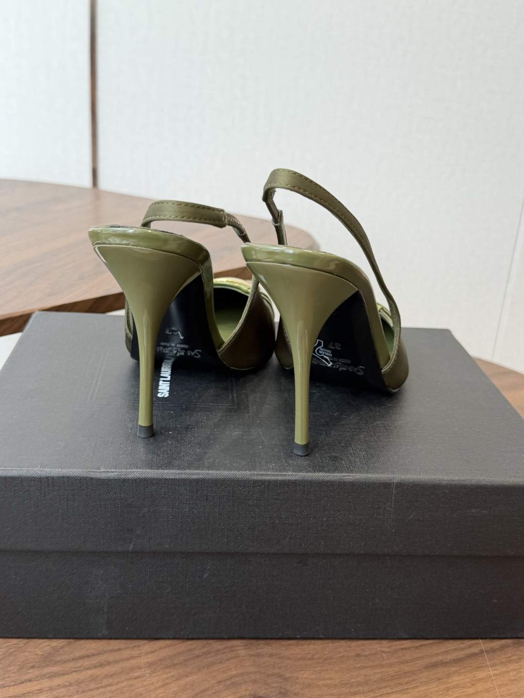 Saint Laurent / 圣罗兰LeeYSL姐姐的美丽尤物又是人间圣罗兰 Rose同款的高跟鞋凉鞋拖鞋化很好修饰脚 Saint Laurent / 圣罗兰LeeYSL姐姐的美丽尤物又是人间圣罗兰 Rose同款的高跟鞋凉鞋拖鞋化很好修饰脚