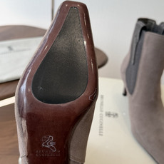 Brunello CucinelliBC26ss秋冬季新款气质高跟中筒靴 自带高冷疏离的清冷极简格调,利落圆头拉长脚部线 Brunello CucinelliBC26ss秋冬季新款气质高跟中筒靴 自带高冷疏离的清冷极简格调,利落圆头拉长脚部线