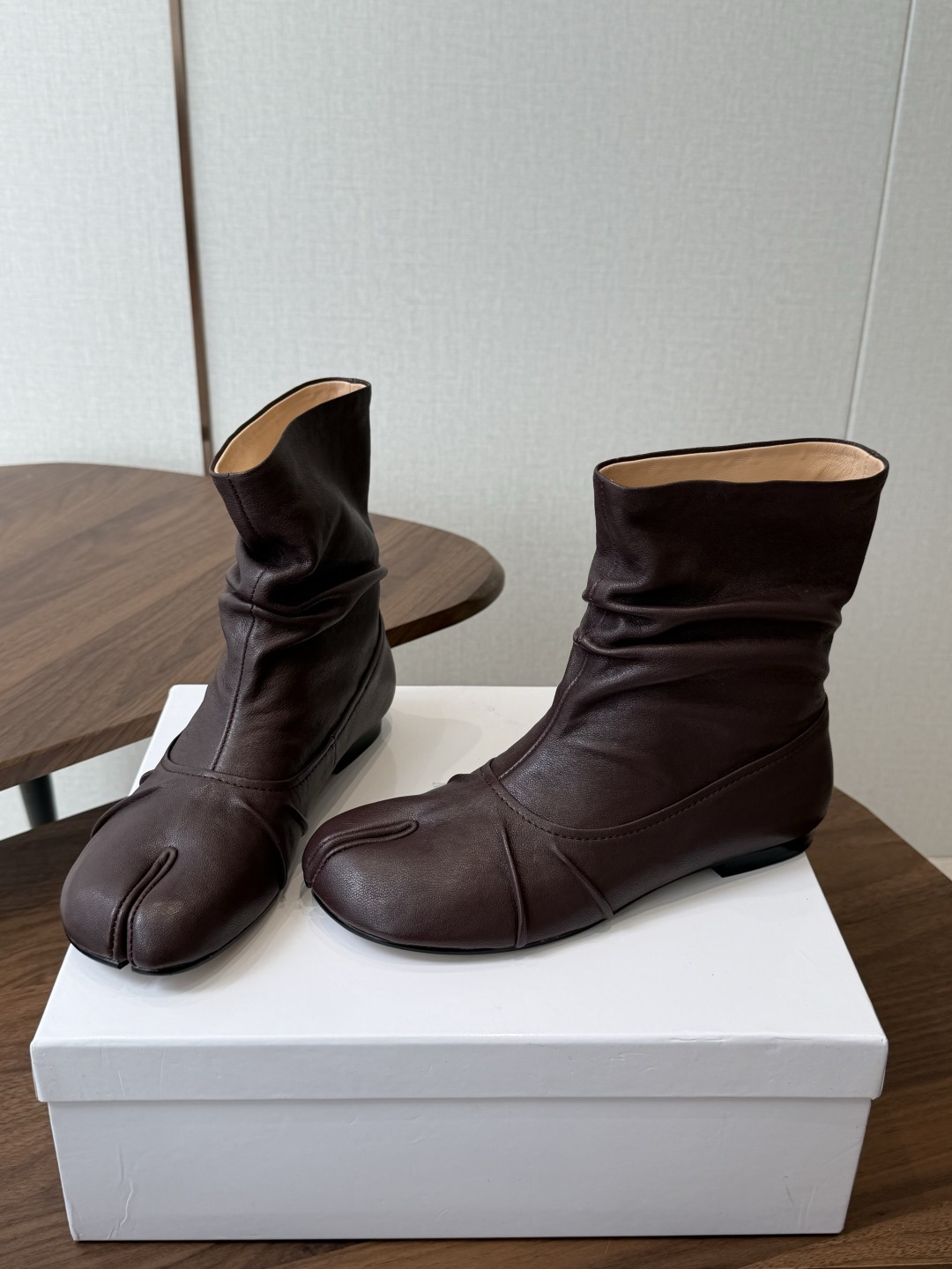 MaisonMargiela MM6 马吉拉分趾系列低跟分趾靴 告别臃肿，专为当代独立、气质都市女性打造高级鞋履 对是小