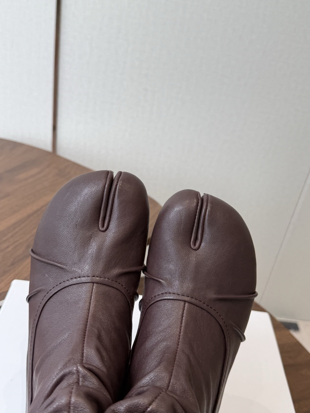 MaisonMargiela MM6 马吉拉分趾系列低跟分趾靴 告别臃肿，专为当代独立、气质都市女性打造高级鞋履 对是小