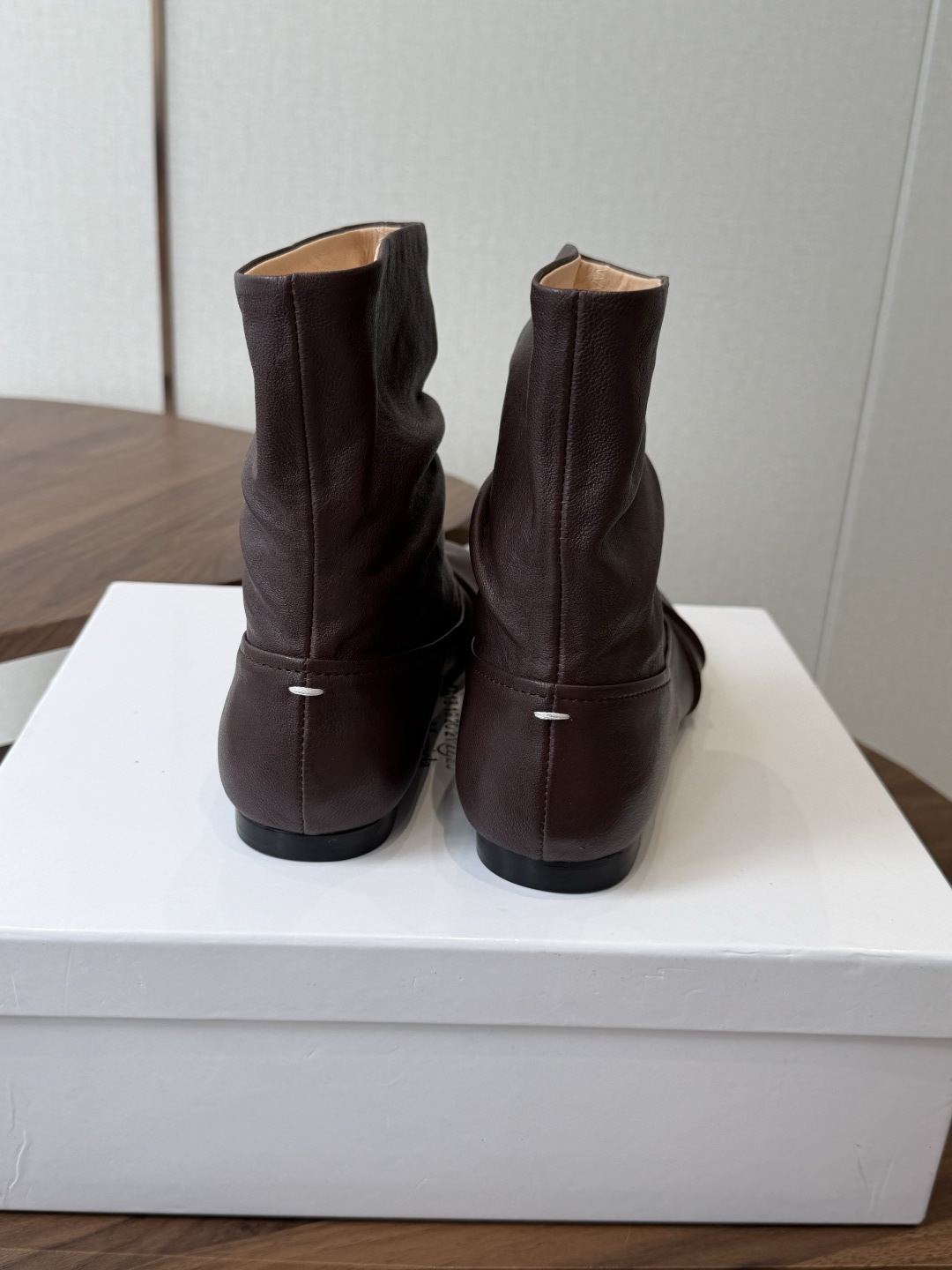 MaisonMargiela MM6 马吉拉分趾系列低跟分趾靴 告别臃肿，专为当代独立、气质都市女性打造高级鞋履 对是小