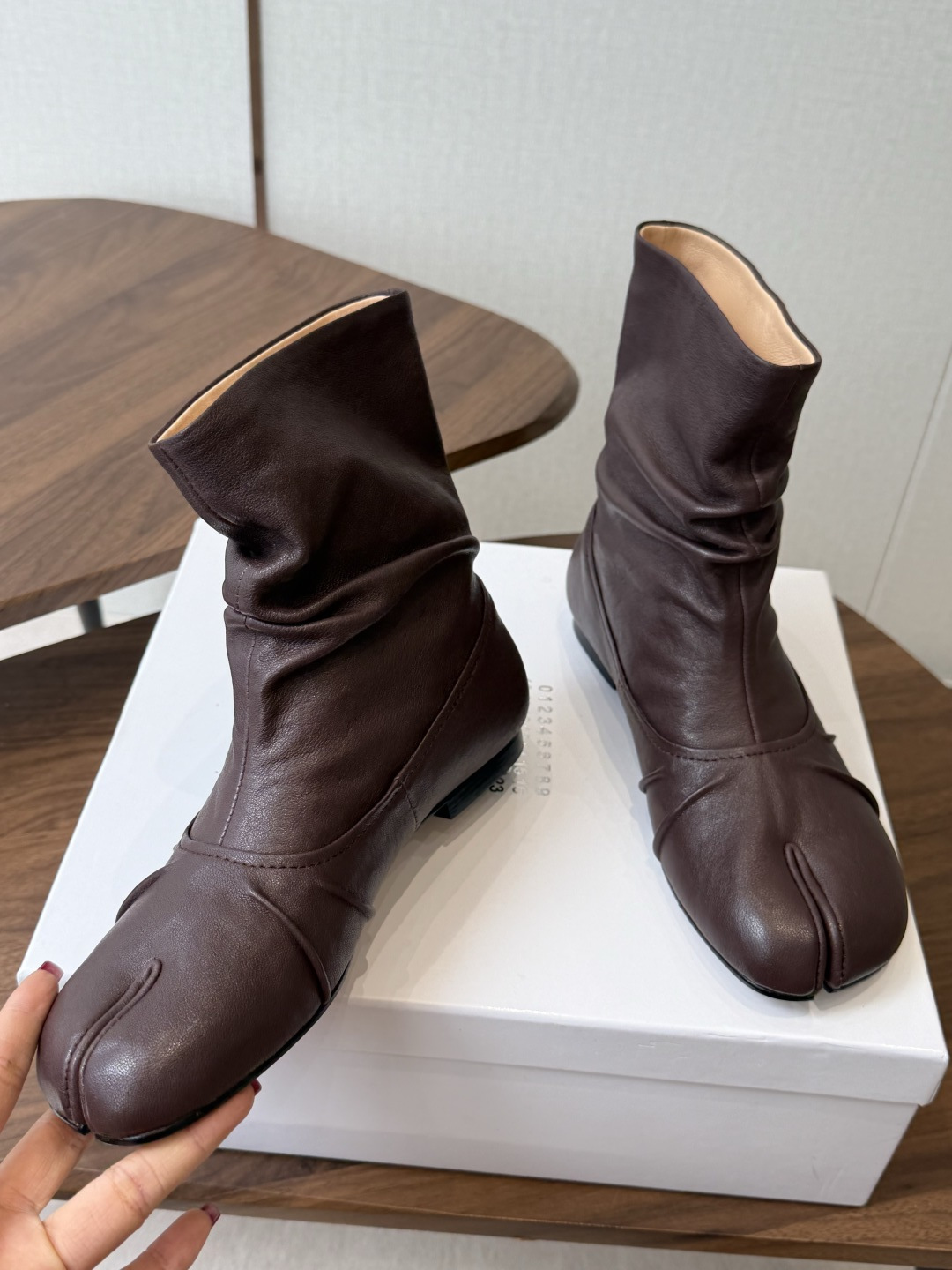 MaisonMargiela MM6 马吉拉分趾系列低跟分趾靴 告别臃肿，专为当代独立、气质都市女性打造高级鞋履 对是小