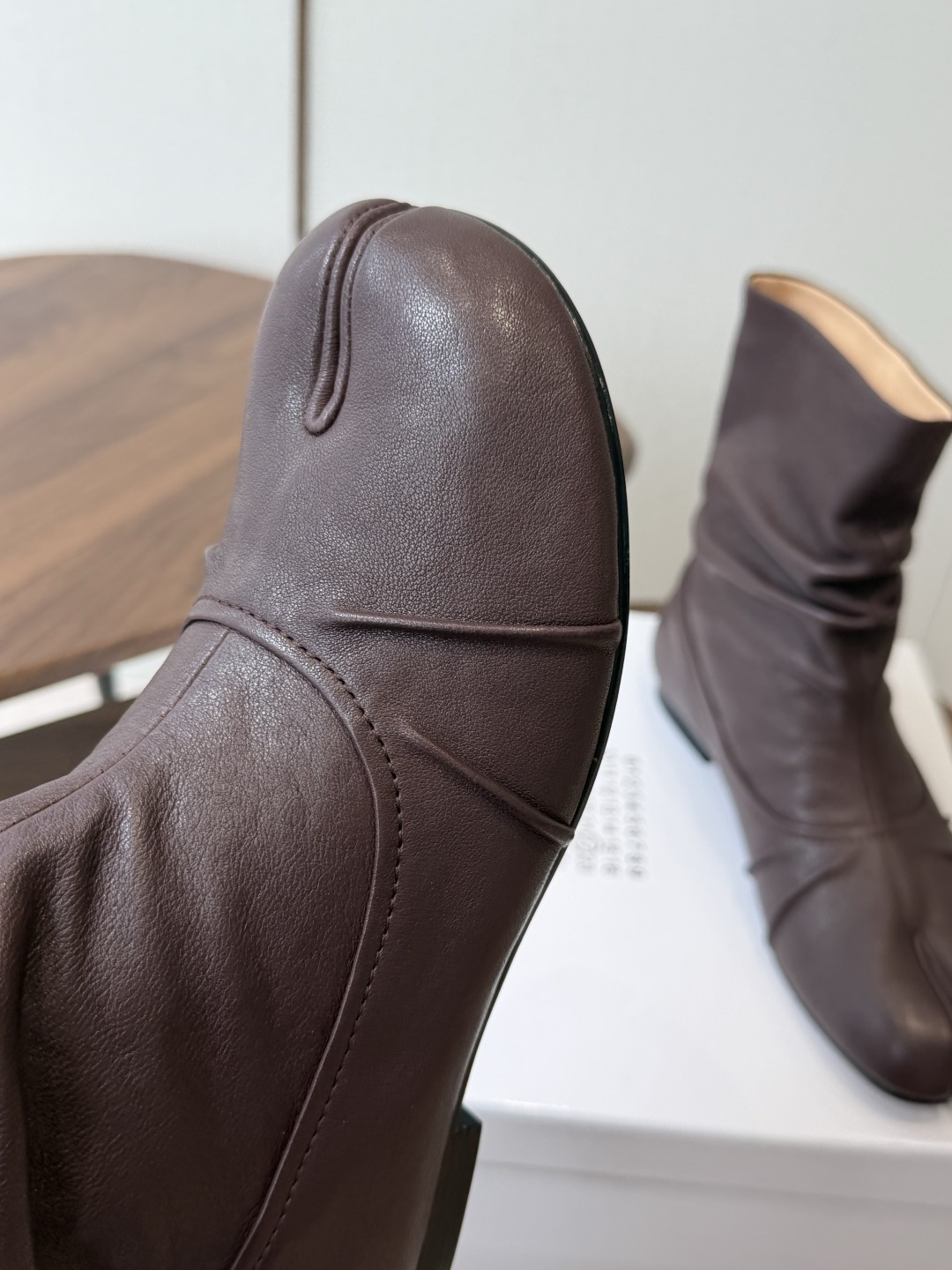 MaisonMargiela MM6 马吉拉分趾系列低跟分趾靴 告别臃肿，专为当代独立、气质都市女性打造高级鞋履 对是小