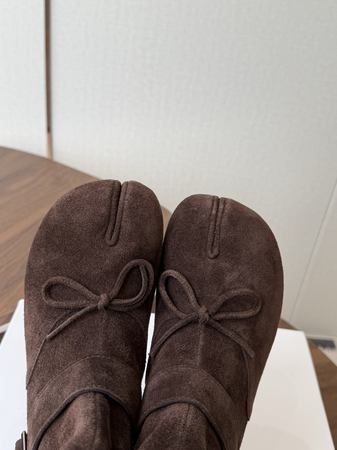 MaisonMargiela MM6 马吉拉分趾系列低跟分趾靴 告别臃肿,专为当代独立、气质都市女性打造高级鞋履 对是小 MaisonMargiela MM6 马吉拉分趾系列低跟分趾靴 告别臃肿,专为当代独立、气质都市女性打造高级鞋履 对是小