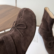 MaisonMargiela MM6 马吉拉分趾系列低跟分趾靴 告别臃肿,专为当代独立、气质都市女性打造高级鞋履 对是小 MaisonMargiela MM6 马吉拉分趾系列低跟分趾靴 告别臃肿,专为当代独立、气质都市女性打造高级鞋履 对是小