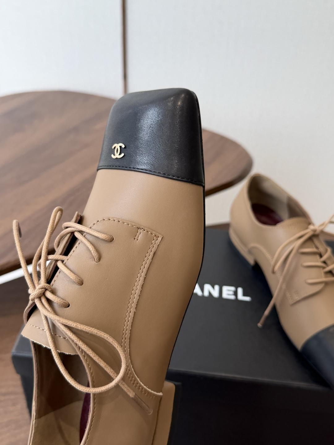 Chanel26SS夏季新款方头平底系带乐福鞋 单鞋 经典方头鞋型自带复古高级感，拼色设计瞬间点亮整体造型，把香奈儿的品