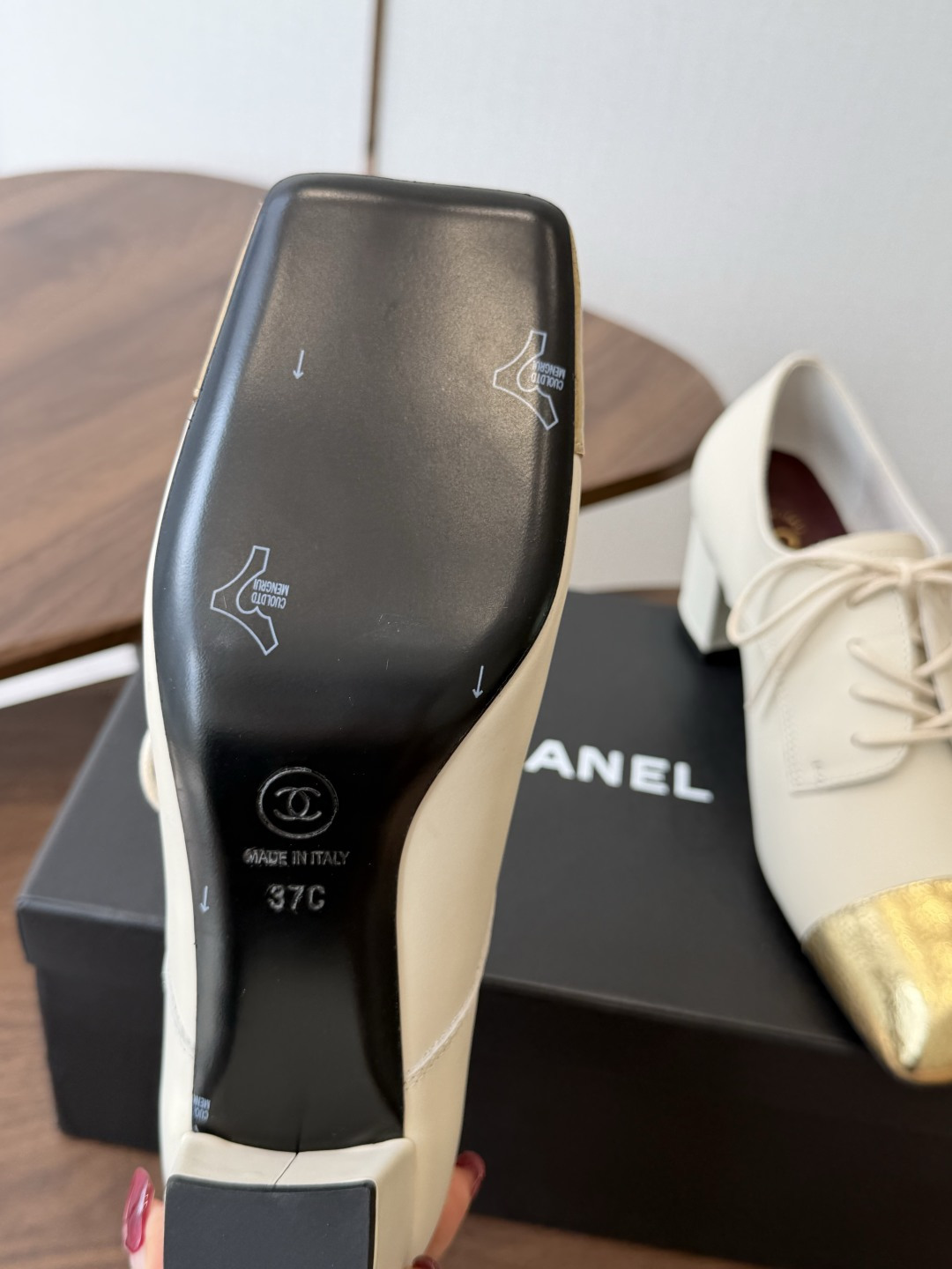 Chanel26SS夏季新款方头平底系带乐福鞋 单鞋 经典方头鞋型自带复古高级感，拼色设计瞬间点亮整体造型，把香奈儿的品