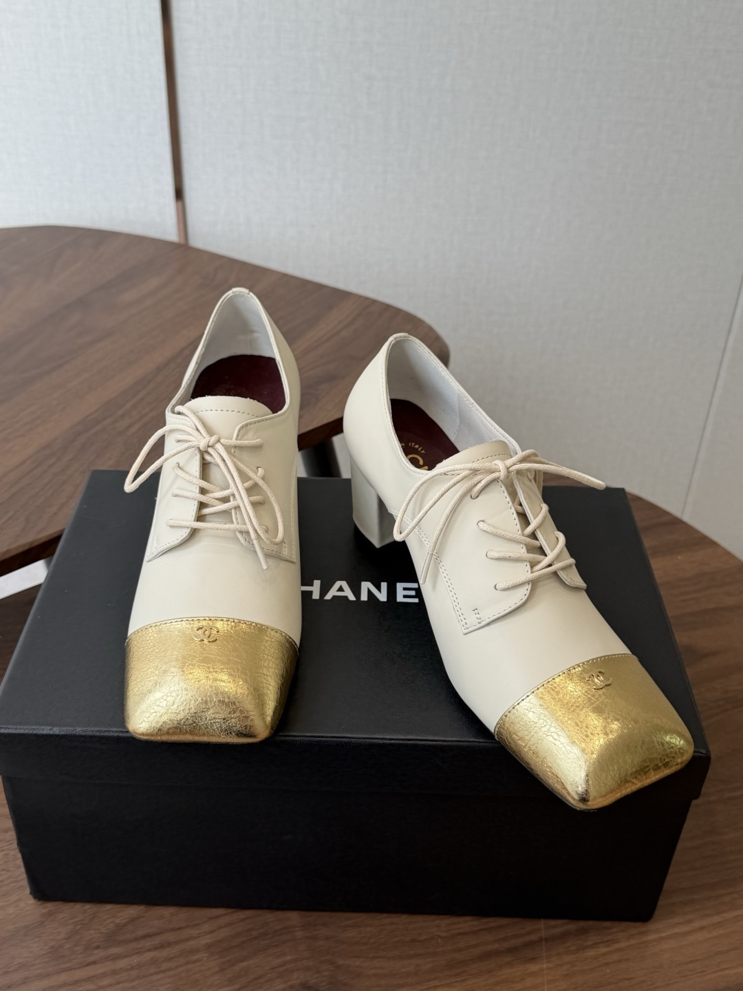 Chanel26SS夏季新款方头平底系带乐福鞋 单鞋 经典方头鞋型自带复古高级感，拼色设计瞬间点亮整体造型，把香奈儿的品