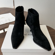 TheRow 26ss 秋冬短靴 后拉链款 短靴 THE ROW靴 是我今年买的最好的一双靴子,坡跟隐形增高,穿上立马可 TheRow 26ss 秋冬短靴 后拉链款 短靴 THE ROW靴 是我今年买的最好的一双靴子,坡跟隐形增高,穿上立马可