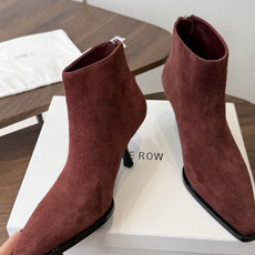TheRow 26ss 秋冬短靴 后拉链款 短靴 THE ROW靴 是我今年买的最好的一双靴子,坡跟隐形增高,穿上立马可 TheRow 26ss 秋冬短靴 后拉链款 短靴 THE ROW靴 是我今年买的最好的一双靴子,坡跟隐形增高,穿上立马可