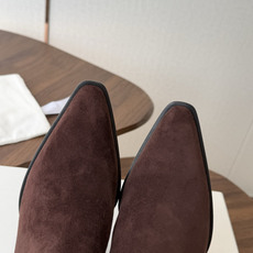 TheRow 26ss 秋冬短靴 后拉链款 短靴 THE ROW靴 是我今年买的最好的一双靴子,坡跟隐形增高,穿上立马可 TheRow 26ss 秋冬短靴 后拉链款 短靴 THE ROW靴 是我今年买的最好的一双靴子,坡跟隐形增高,穿上立马可