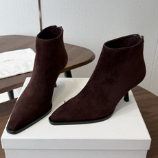 TheRow 26ss 秋冬短靴 后拉链款 短靴 THE ROW靴 是我今年买的最好的一双靴子,坡跟隐形增高,穿上立马可 TheRow 26ss 秋冬短靴 后拉链款 短靴 THE ROW靴 是我今年买的最好的一双靴子,坡跟隐形增高,穿上立马可