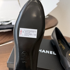 莞产Chanel26SS早春新款拼色尖头平底鞋 把法式优雅踩在脚下,标志性双C压纹与撞色鞋头 是跨越时光的经典符号。尖头 莞产Chanel26SS早春新款拼色尖头平底鞋 把法式优雅踩在脚下,标志性双C压纹与撞色鞋头 是跨越时光的经典符号。尖头