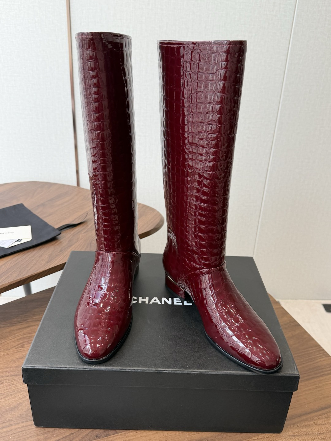 CHANEL 香奈儿 26ss 小香秋冬新款 简约 骑士靴 这款靴子真的是帅气时尚的代表 低调不失奢华!简约时尚个性又大 CHANEL 香奈儿 26ss 小香秋冬新款 简约 骑士靴 这款靴子真的是帅气时尚的代表 低调不失奢华!简约时尚个性又大