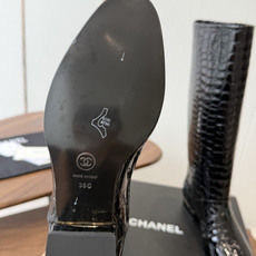 CHANEL 香奈儿 26ss 小香秋冬新款 简约 骑士靴 这款靴子真的是帅气时尚的代表 低调不失奢华!简约时尚个性又大 CHANEL 香奈儿 26ss 小香秋冬新款 简约 骑士靴 这款靴子真的是帅气时尚的代表 低调不失奢华!简约时尚个性又大