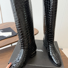 CHANEL 香奈儿 26ss 小香秋冬新款 简约 骑士靴 这款靴子真的是帅气时尚的代表 低调不失奢华!简约时尚个性又大 CHANEL 香奈儿 26ss 小香秋冬新款 简约 骑士靴 这款靴子真的是帅气时尚的代表 低调不失奢华!简约时尚个性又大