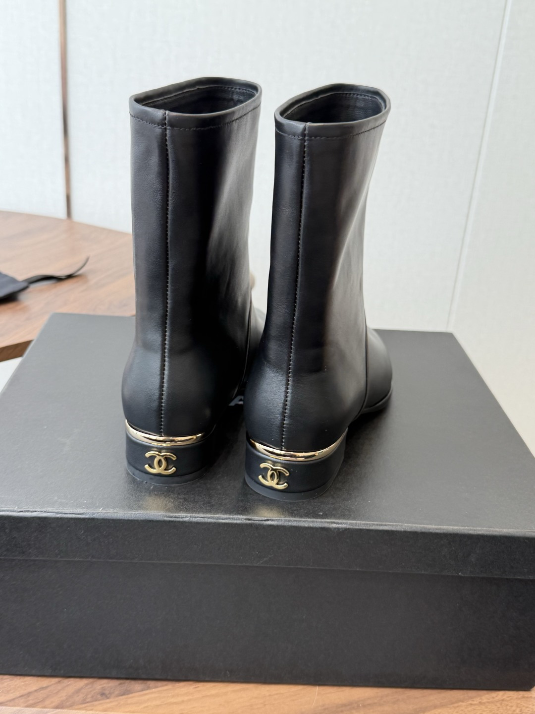 CHANEL 香奈儿 26ss 小香秋冬新款 简约 骑士靴 这款靴子真的是帅气时尚的代表 低调不失奢华!简约时尚个性又大 CHANEL 香奈儿 26ss 小香秋冬新款 简约 骑士靴 这款靴子真的是帅气时尚的代表 低调不失奢华!简约时尚个性又大