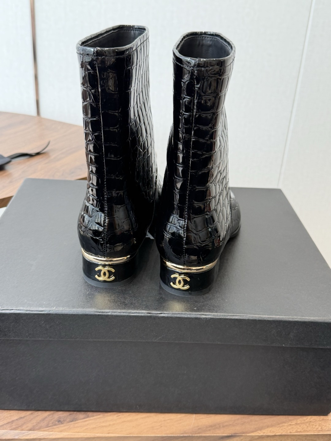 CHANEL 香奈儿 26ss 小香秋冬新款 简约 骑士靴 这款靴子真的是帅气时尚的代表 低调不失奢华!简约时尚个性又大 CHANEL 香奈儿 26ss 小香秋冬新款 简约 骑士靴 这款靴子真的是帅气时尚的代表 低调不失奢华!简约时尚个性又大