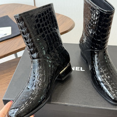 CHANEL 香奈儿 26ss 小香秋冬新款 简约 骑士靴 这款靴子真的是帅气时尚的代表 低调不失奢华!简约时尚个性又大 CHANEL 香奈儿 26ss 小香秋冬新款 简约 骑士靴 这款靴子真的是帅气时尚的代表 低调不失奢华!简约时尚个性又大