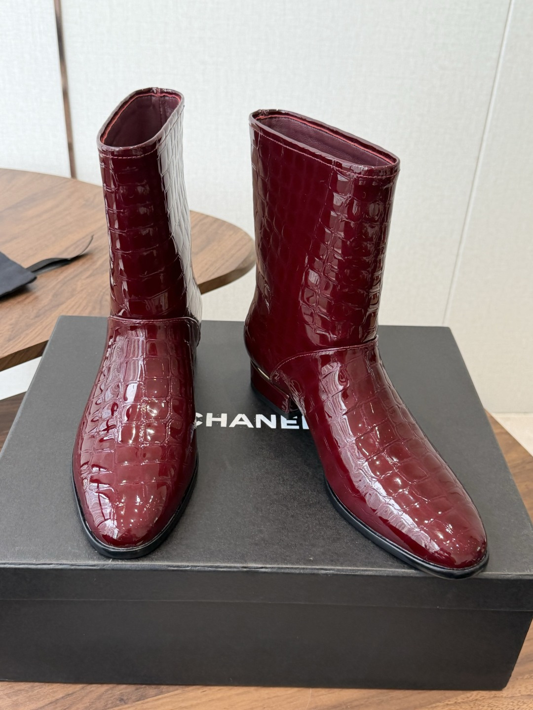 CHANEL 香奈儿 26ss 小香秋冬新款 简约 骑士靴 这款靴子真的是帅气时尚的代表 低调不失奢华!简约时尚个性又大 CHANEL 香奈儿 26ss 小香秋冬新款 简约 骑士靴 这款靴子真的是帅气时尚的代表 低调不失奢华!简约时尚个性又大