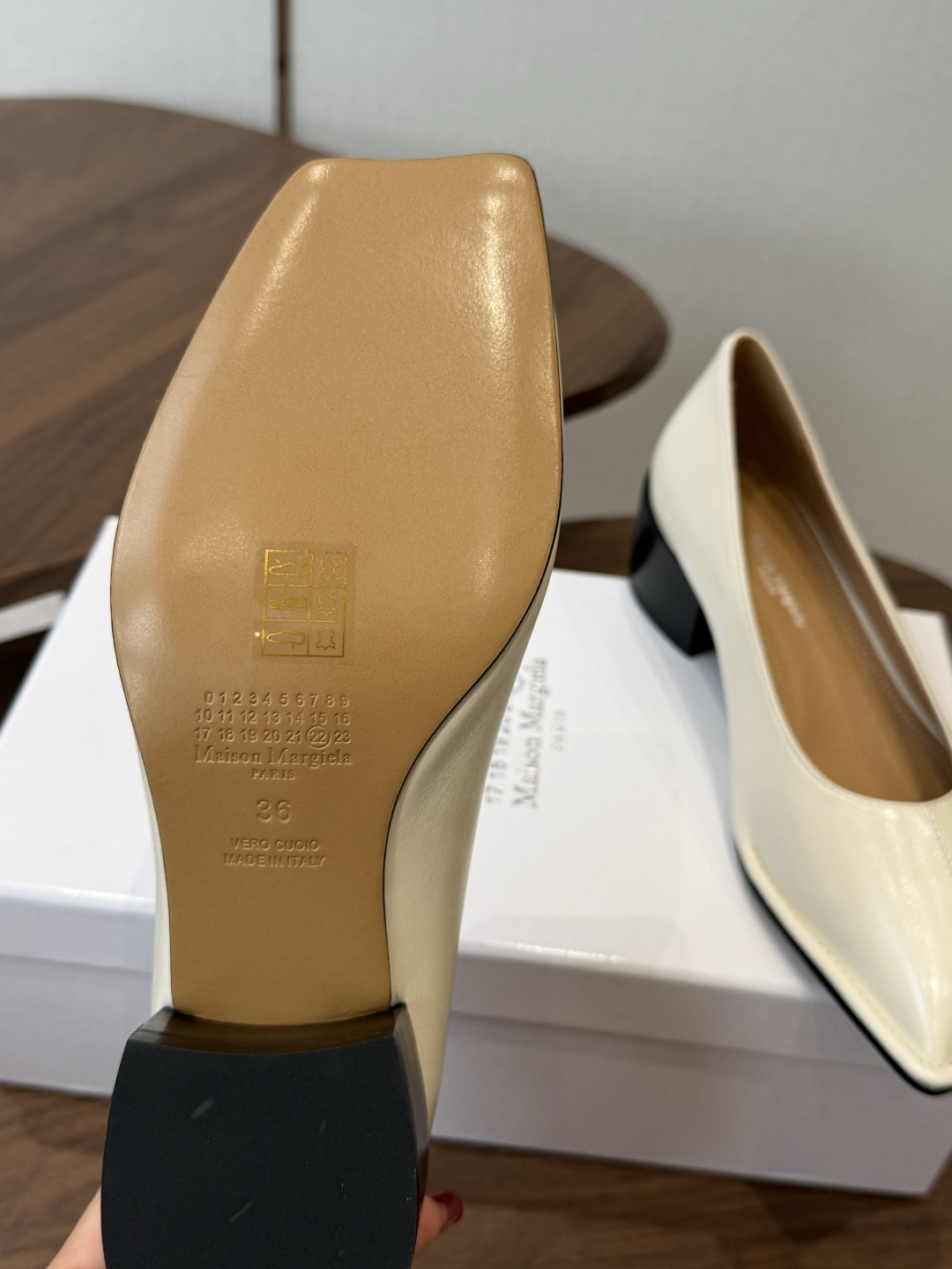 Maison Margiela丨MM6马吉拉26ss方头高跟鞋 原版开模真皮鞋底 原版套楦鞋型很大方 搭配各种风格都 轻 Maison Margiela丨MM6马吉拉26ss方头高跟鞋 原版开模真皮鞋底 原版套楦鞋型很大方 搭配各种风格都 轻
