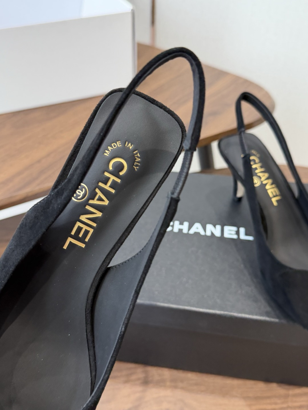 chanel 小香 26ss最新鱼嘴方头高跟鞋 蝴蝶结凉鞋 轻奢而不累脚、上脚可随意搭配春夏的服饰、更加彰显质感和品味、 chanel 小香 26ss最新鱼嘴方头高跟鞋 蝴蝶结凉鞋 轻奢而不累脚、上脚可随意搭配春夏的服饰、更加彰显质感和品味、
