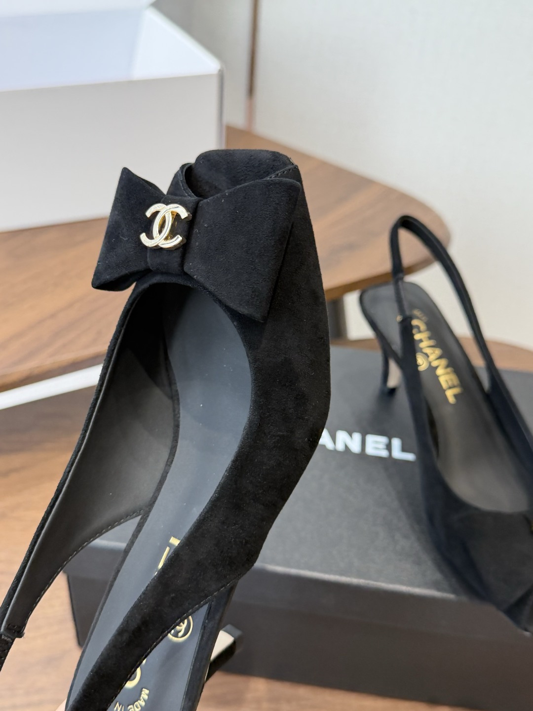 chanel 小香 26ss最新鱼嘴方头高跟鞋 蝴蝶结凉鞋 轻奢而不累脚、上脚可随意搭配春夏的服饰、更加彰显质感和品味、 chanel 小香 26ss最新鱼嘴方头高跟鞋 蝴蝶结凉鞋 轻奢而不累脚、上脚可随意搭配春夏的服饰、更加彰显质感和品味、