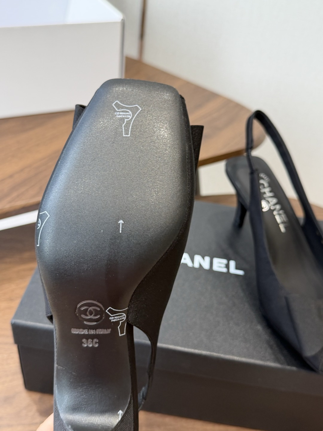 chanel 小香 26ss最新鱼嘴方头高跟鞋 蝴蝶结凉鞋 轻奢而不累脚、上脚可随意搭配春夏的服饰、更加彰显质感和品味、 chanel 小香 26ss最新鱼嘴方头高跟鞋 蝴蝶结凉鞋 轻奢而不累脚、上脚可随意搭配春夏的服饰、更加彰显质感和品味、