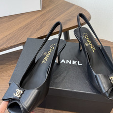 chanel 小香 26ss最新鱼嘴方头高跟鞋 蝴蝶结凉鞋 轻奢而不累脚、上脚可随意搭配春夏的服饰、更加彰显质感和品味、 chanel 小香 26ss最新鱼嘴方头高跟鞋 蝴蝶结凉鞋 轻奢而不累脚、上脚可随意搭配春夏的服饰、更加彰显质感和品味、