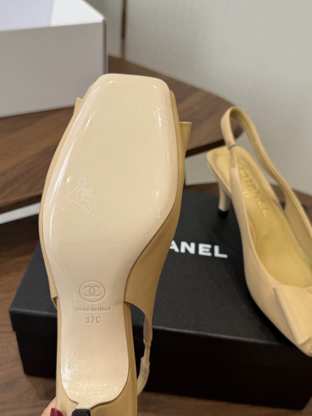 chanel 小香 26ss最新鱼嘴方头高跟鞋 蝴蝶结凉鞋 轻奢而不累脚、上脚可随意搭配春夏的服饰、更加彰显质感和品味、 chanel 小香 26ss最新鱼嘴方头高跟鞋 蝴蝶结凉鞋 轻奢而不累脚、上脚可随意搭配春夏的服饰、更加彰显质感和品味、