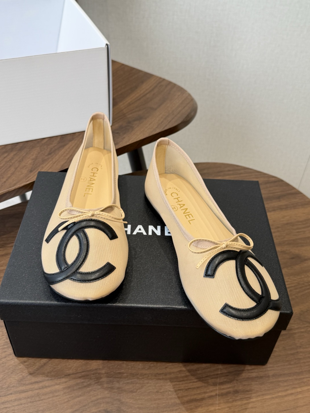 Chanel 26ss 春夏系列芭蕾舞鞋 网鞋 清凉款 非常火的大双C设计手工车线非常耗时耗力 面料:网纱/进口混种小羊 Chanel 26ss 春夏系列芭蕾舞鞋 网鞋 清凉款 非常火的大双C设计手工车线非常耗时耗力 面料:网纱/进口混种小羊