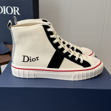Dior26ss夏季新款拼接老花高帮帆布鞋 自带松弛复古文艺氛围感的高帮帆布鞋,经典贝壳鞋头搭配利落高帮版型,撞色拼接设 Dior26ss夏季新款拼接老花高帮帆布鞋 自带松弛复古文艺氛围感的高帮帆布鞋,经典贝壳鞋头搭配利落高帮版型,撞色拼接设