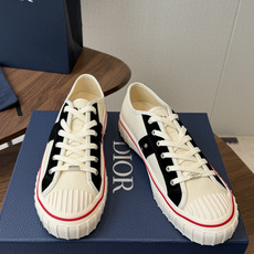 Dior26ss夏季新款拼接老花帆布鞋 自带松弛复古文艺氛围感的休闲帆布鞋,经典贝壳鞋头搭配撞色拼接设计,雅致老花肌理增 Dior26ss夏季新款拼接老花帆布鞋 自带松弛复古文艺氛围感的休闲帆布鞋,经典贝壳鞋头搭配撞色拼接设计,雅致老花肌理增