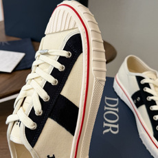 Dior26ss夏季新款拼接老花帆布鞋 自带松弛复古文艺氛围感的休闲帆布鞋,经典贝壳鞋头搭配撞色拼接设计,雅致老花肌理增 Dior26ss夏季新款拼接老花帆布鞋 自带松弛复古文艺氛围感的休闲帆布鞋,经典贝壳鞋头搭配撞色拼接设计,雅致老花肌理增