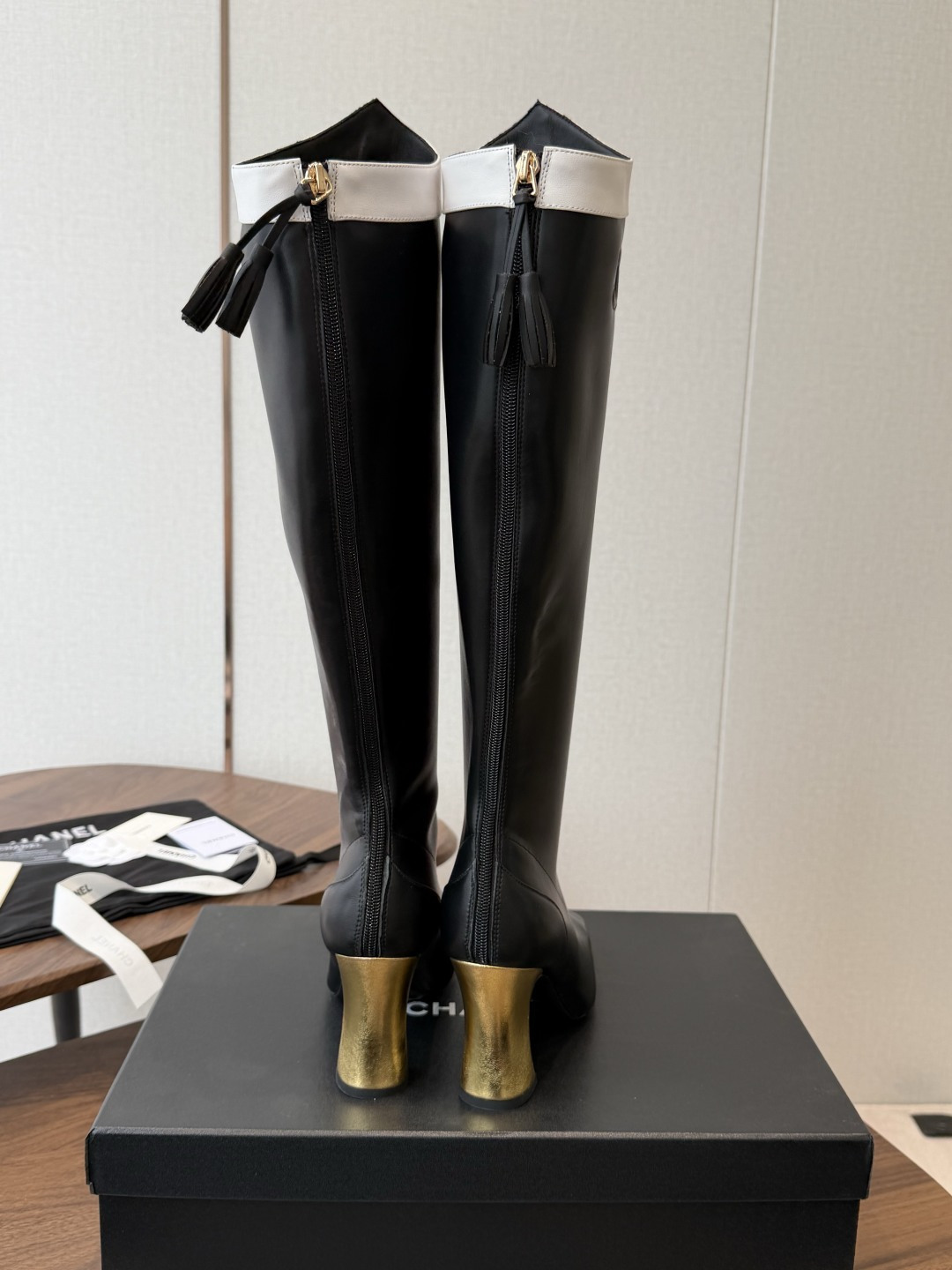 CHANEL 香奈儿 26ss 小香秋冬新款 简约 骑士靴 这款靴子真的是帅气时尚的代表 低调不失奢华!简约时尚个性又大 CHANEL 香奈儿 26ss 小香秋冬新款 简约 骑士靴 这款靴子真的是帅气时尚的代表 低调不失奢华!简约时尚个性又大