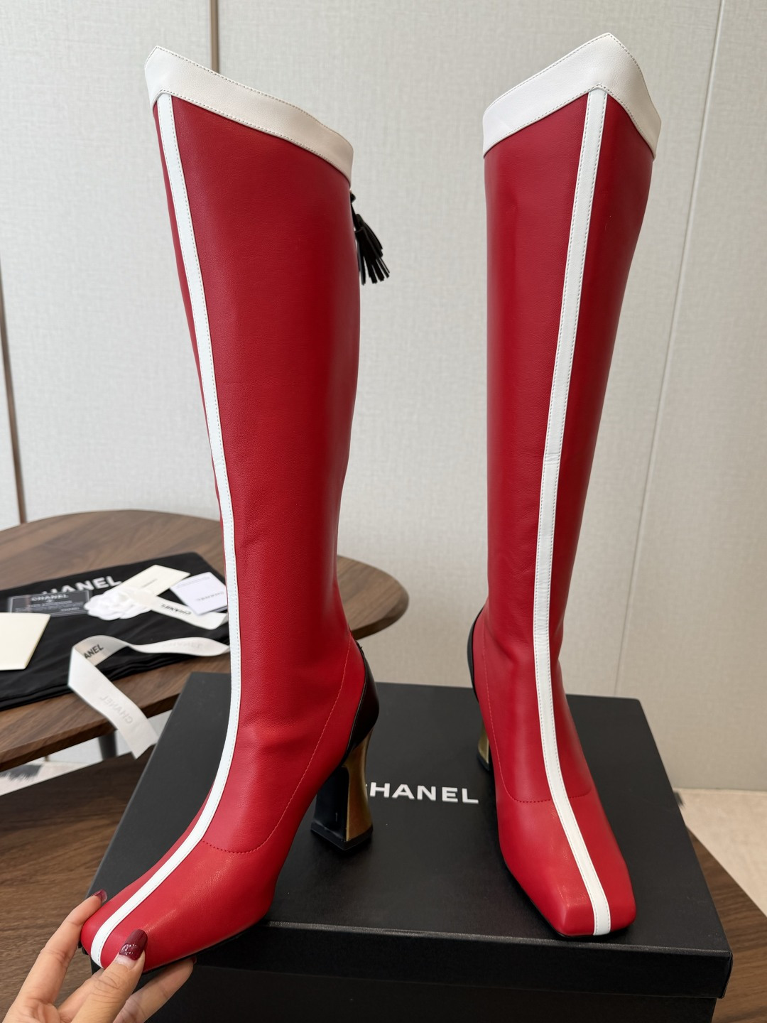 CHANEL 香奈儿 26ss 小香秋冬新款 简约 骑士靴 这款靴子真的是帅气时尚的代表 低调不失奢华!简约时尚个性又大 CHANEL 香奈儿 26ss 小香秋冬新款 简约 骑士靴 这款靴子真的是帅气时尚的代表 低调不失奢华!简约时尚个性又大
