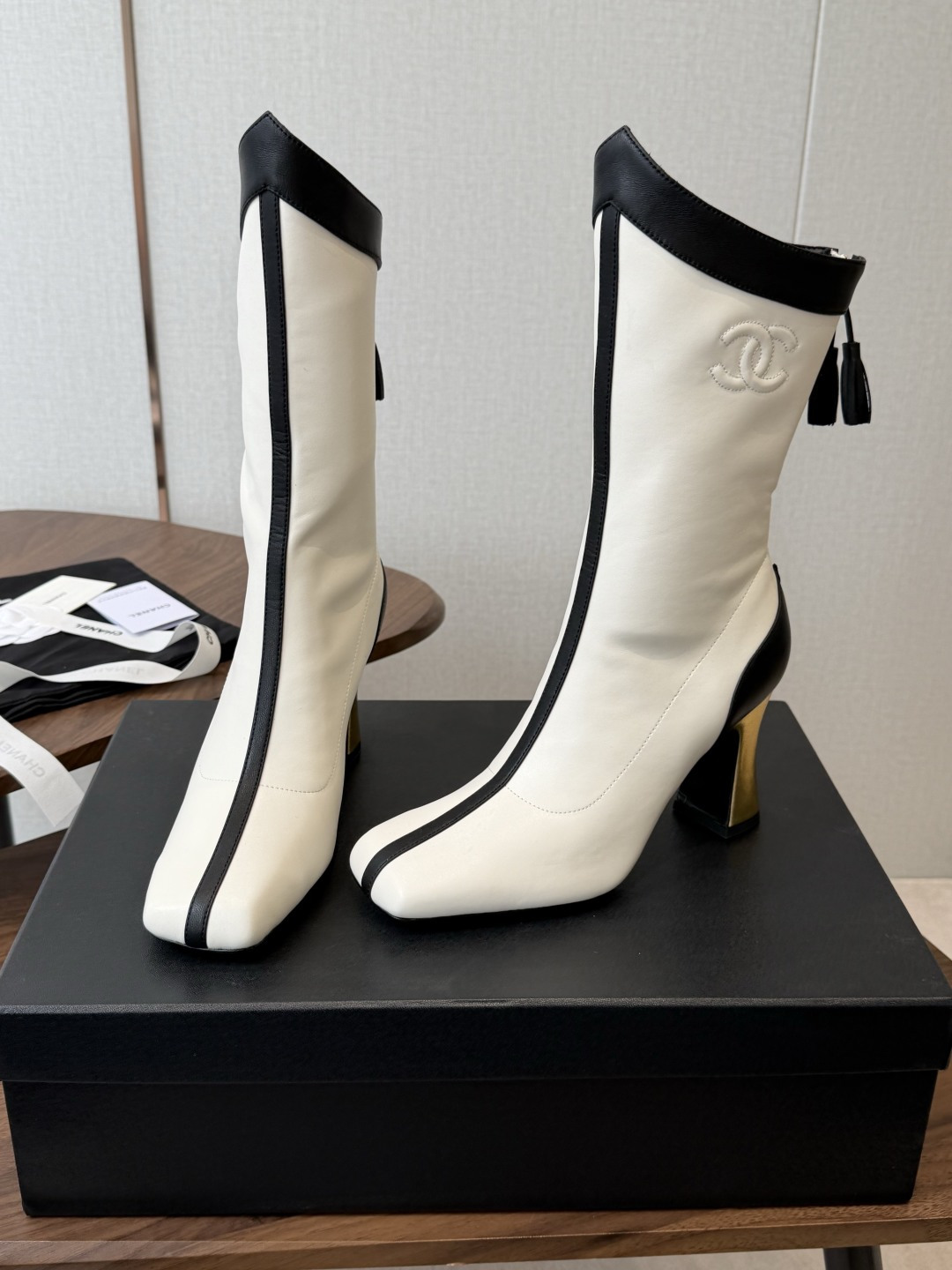 CHANEL 香奈儿 26ss 小香秋冬新款 简约 骑士靴 这款靴子真的是帅气时尚的代表 低调不失奢华！简约时尚个性又大