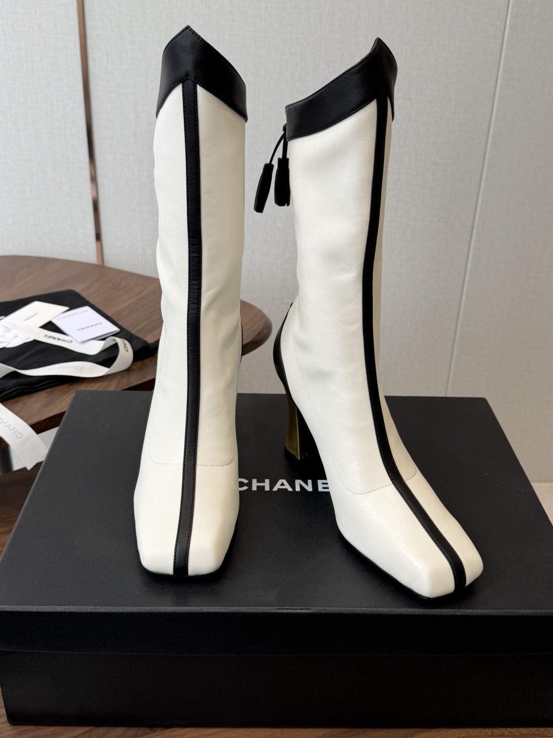 CHANEL 香奈儿 26ss 小香秋冬新款 简约 骑士靴 这款靴子真的是帅气时尚的代表 低调不失奢华！简约时尚个性又大