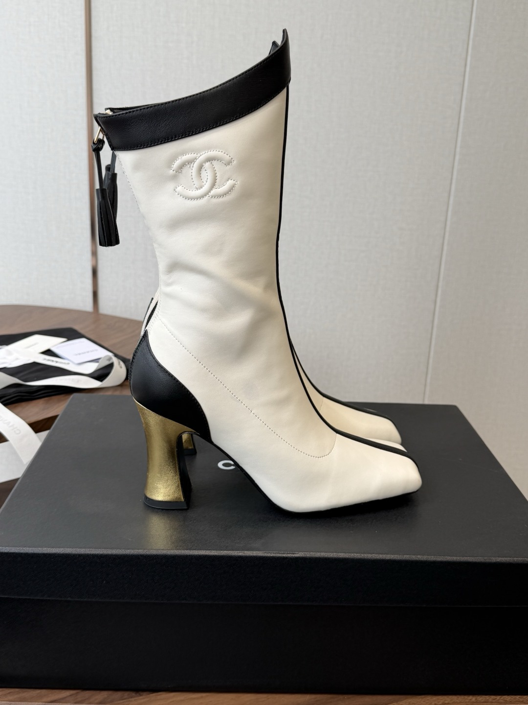 CHANEL 香奈儿 26ss 小香秋冬新款 简约 骑士靴 这款靴子真的是帅气时尚的代表 低调不失奢华！简约时尚个性又大